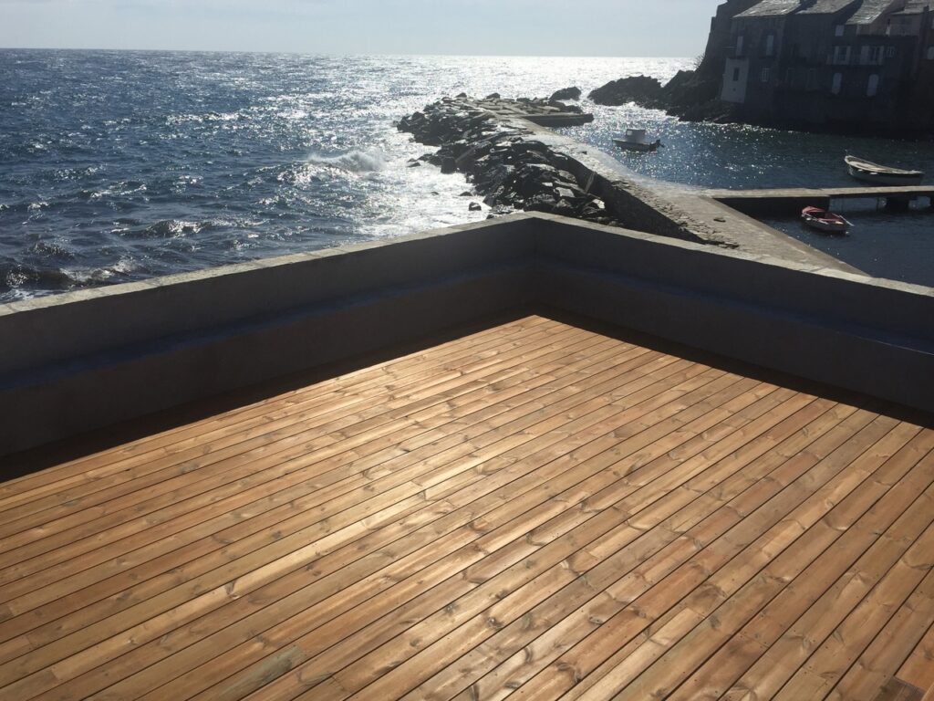 Terrasse sur mer à Erbalunga
